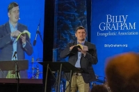 Associação Billy Graham treina mais de 5 mil cristãos para o evangelismo, em Curitiba