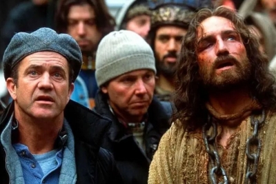 Mel Gibson e Jim Caviezel durante a gravação de “A Paixão de Cristo”. (Foto: Divulgação)