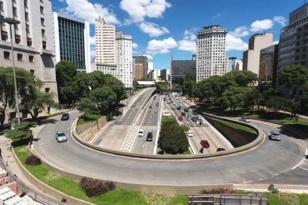 Avenida 23 de Maio, vista do Viaduto do Chá, em São Paulo, em foto do dia 23 de março
