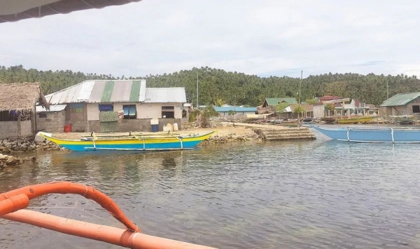 O pastor Veds morou 5 meses em uma canoa para levar o Evangelho à comunidade de Samar. 